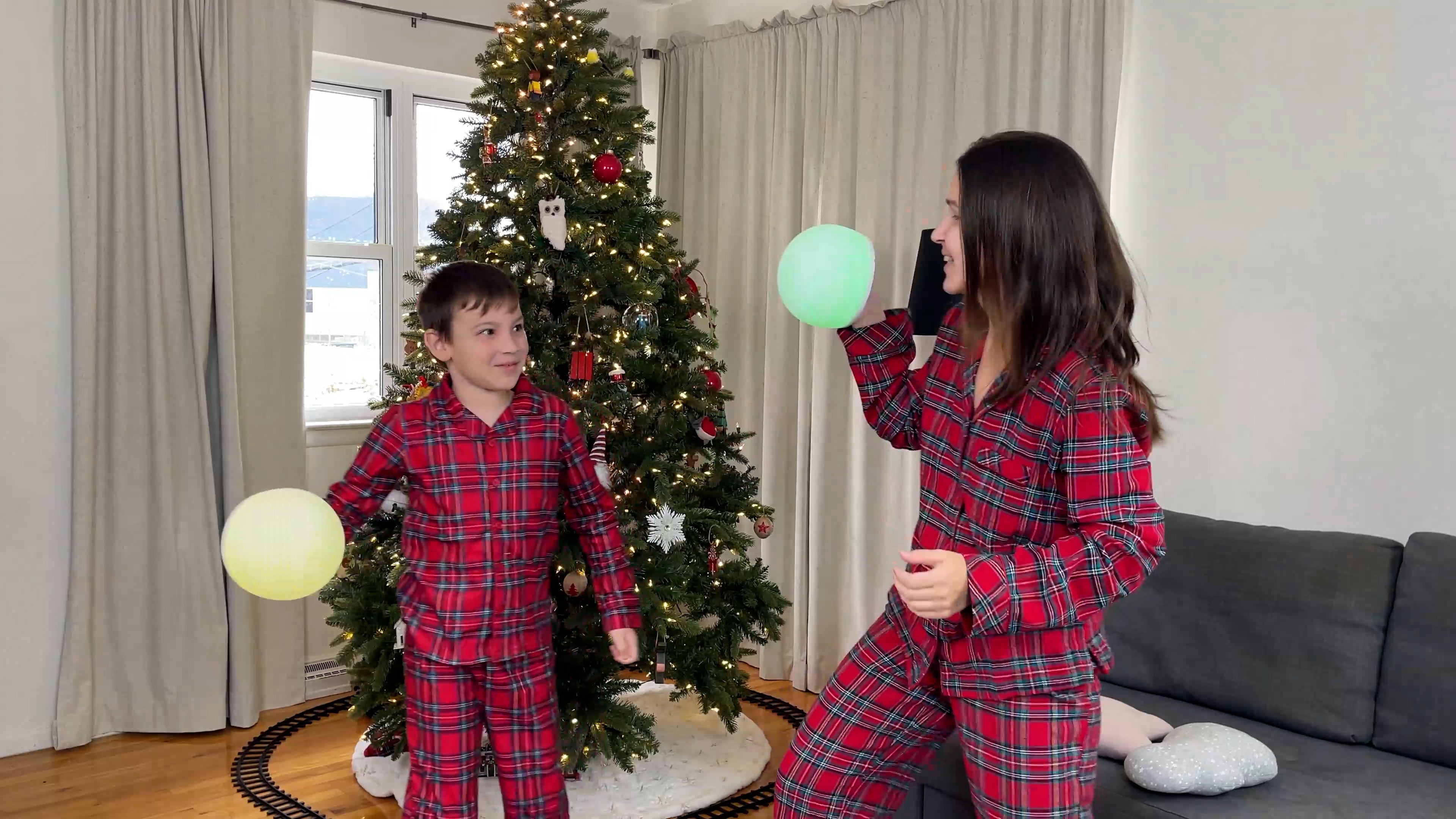 Durable Drop-Proof Tap Light: Fun Boxing Play Toy for Sibling Family Game Night